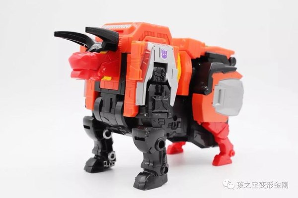 Power Of The Primes Titan Class Predaking   In Hand Images Of Individual Predacons  (13 of 28)